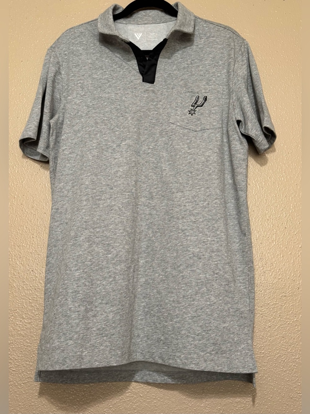 NWOT Women’s SAN  ANTONIO  SPURS  gray s/s polo shirt by LEVELWEAR